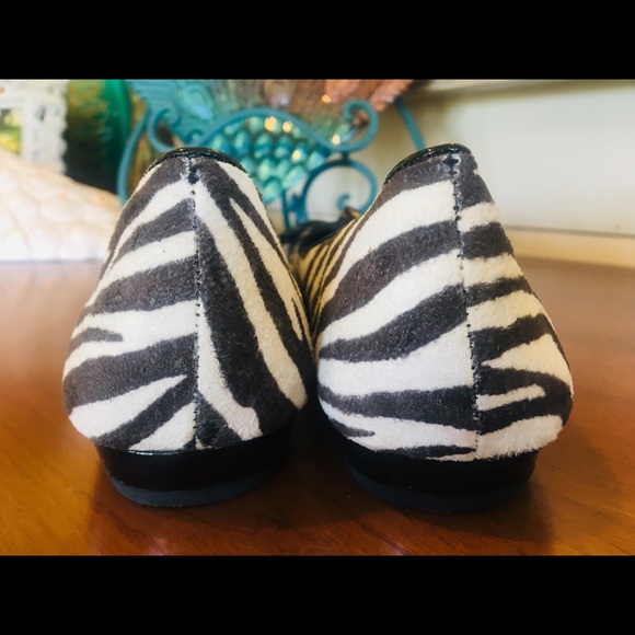 8.5M Franco Sarto zebra print calfskin/hair flats - Picture 6 of 8